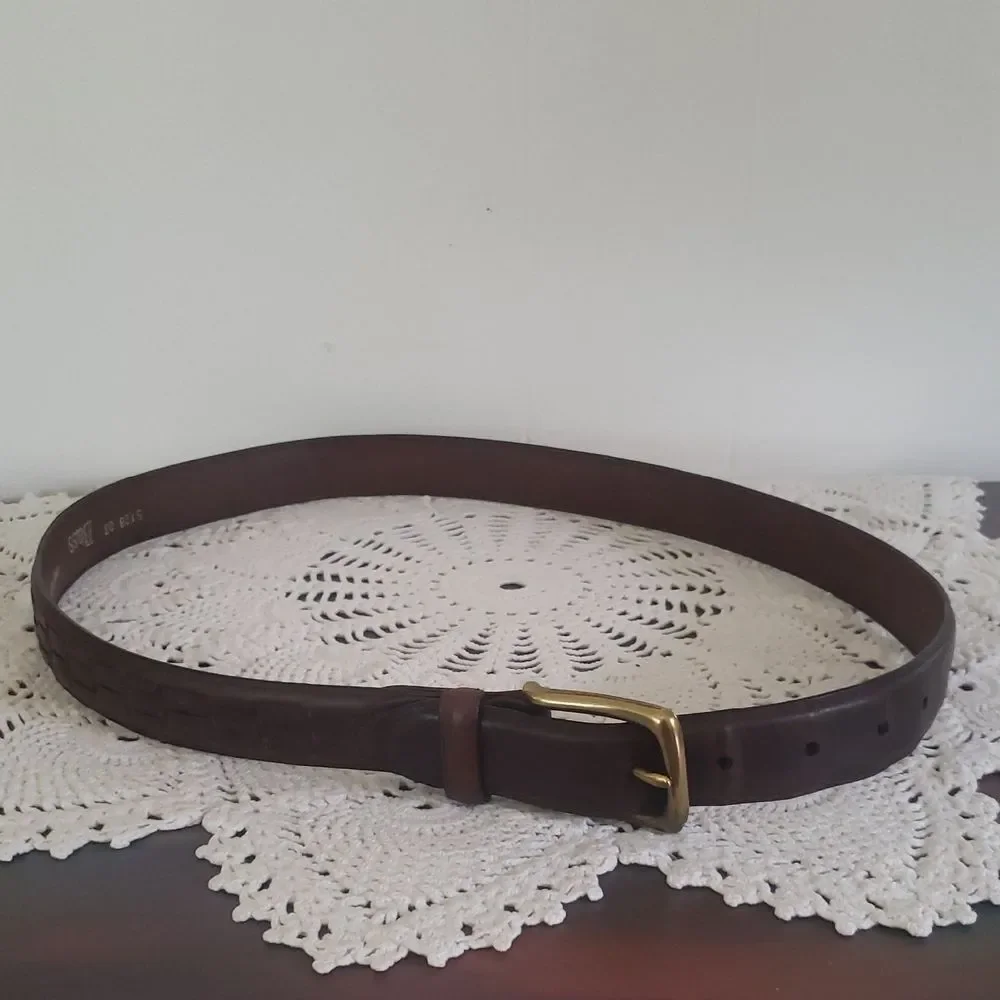Great Condition Bass Genuine Leather Mens Belt Sz 34